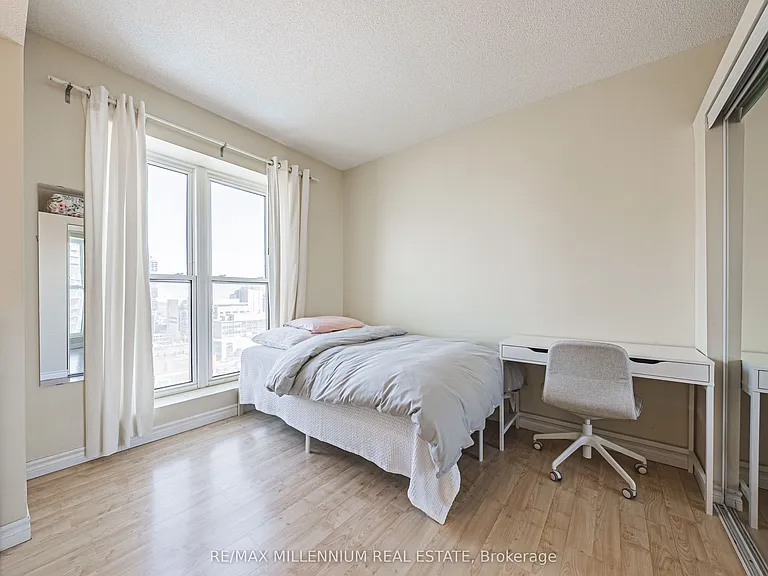 135 James St S #1401 — Photo 16