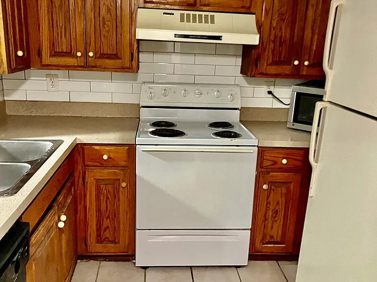 4429 Bowser Ave #101 — Photo 25