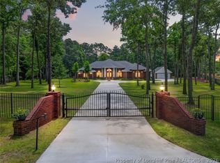 2204 Honey Ln, Hope Mills, NC 28348