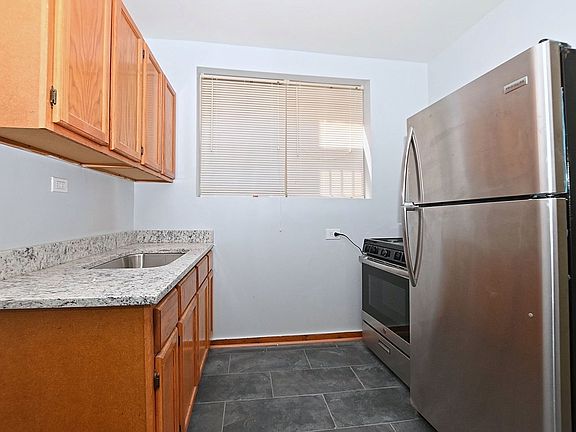 4th image of 6000-04 S Albany Ave #1