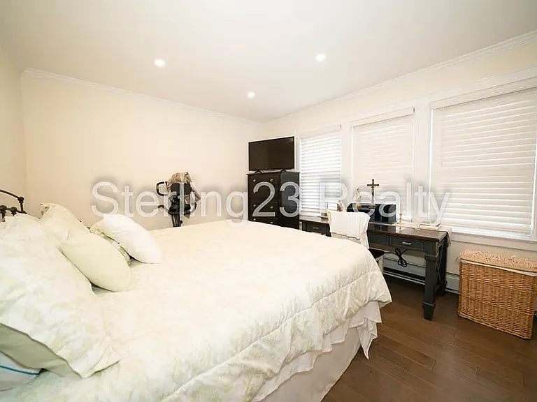 21-19 46th St #1 — Photo 7