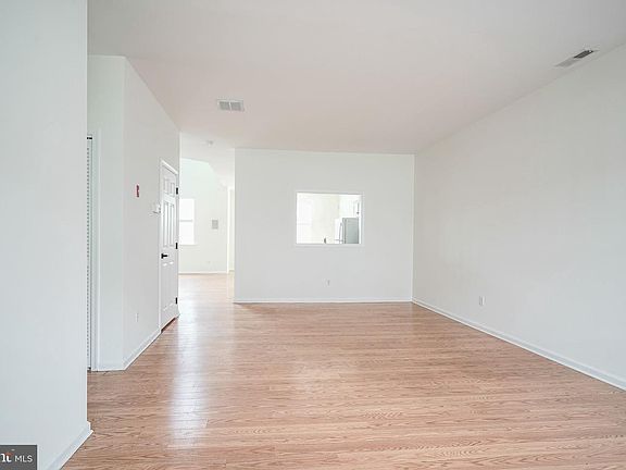 3rd image of 8 Trout Trl