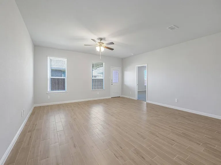 1208 Patti Ln — Photo 13