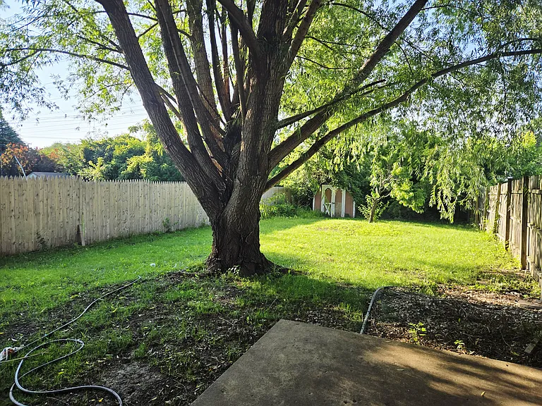 960 Autumn Ln — Photo 4