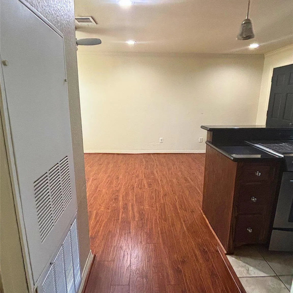 1 bed, 1.0 bath, 3366 sqft, $1,275 — Photo 4