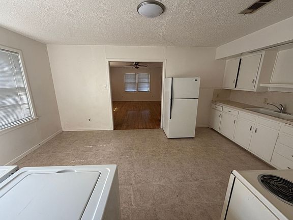 5th image of 3111 33rd St