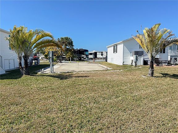 4th image of 19681 Summerlin Rd #495