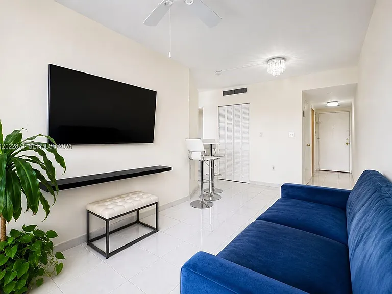 2899 Collins Ave #1042 — Photo 5