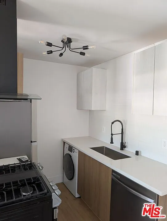 1 bed, 1.0 bath, 5852 sqft, $2,650 — Photo 2