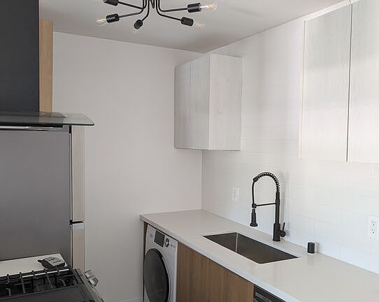 2nd image of 2626 Cloverfield Blvd APT 2