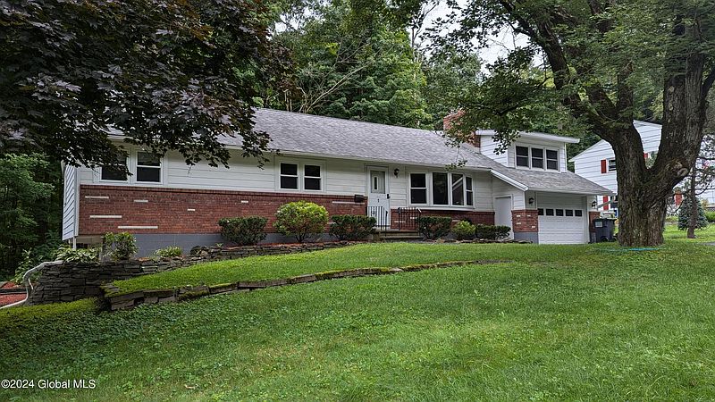2nd image of 1 Woodcrest Drive
