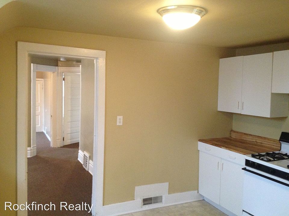 1st image of 839 Alpine Ave NW