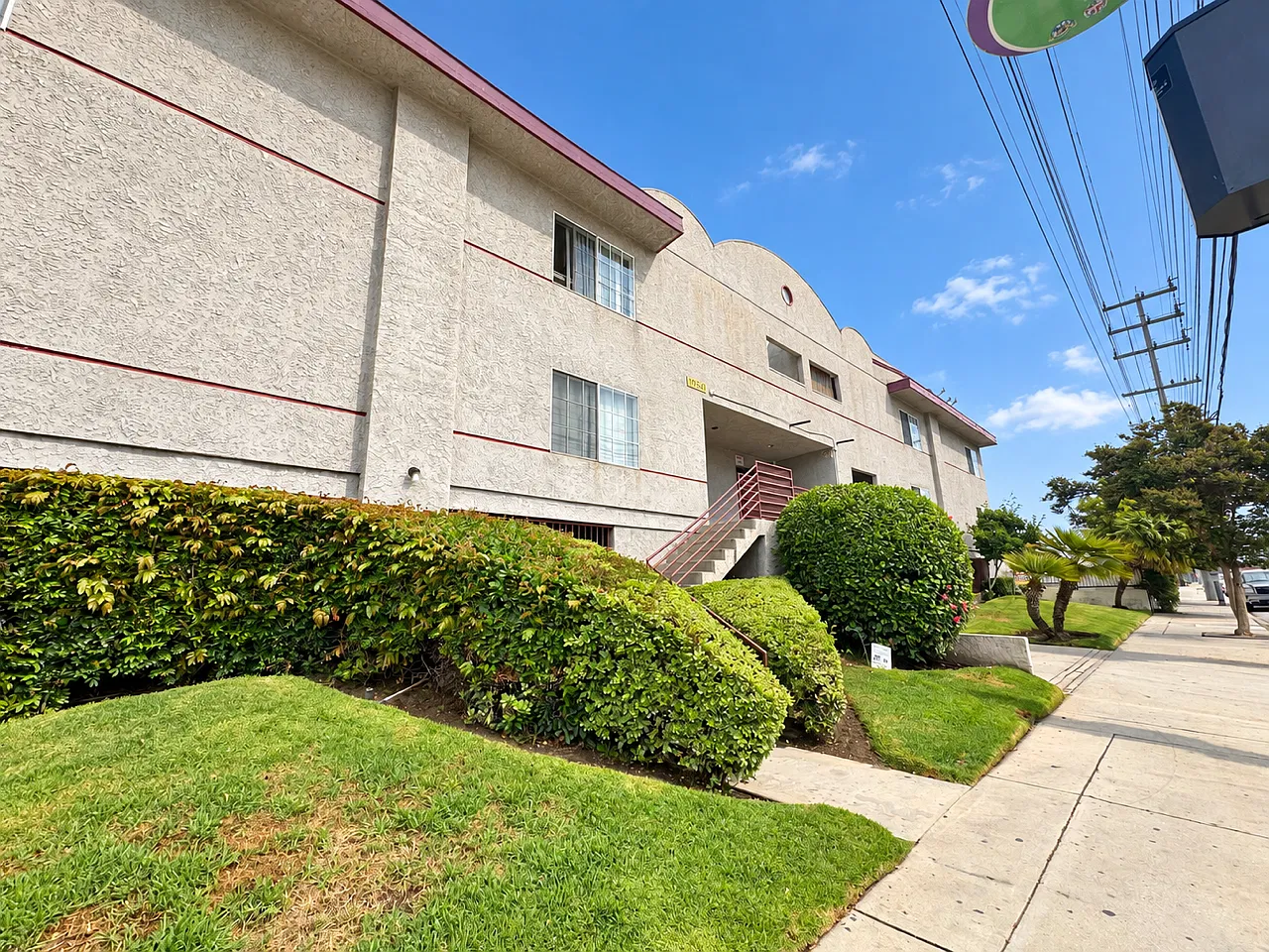 2 bed, $2,400 — Photo 3