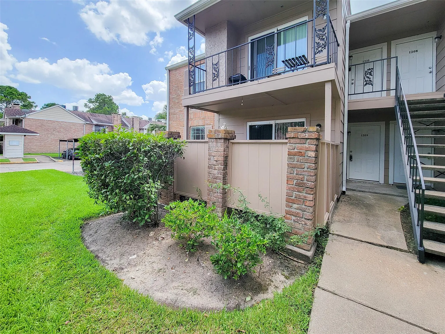 1 bed, 1.0 bath, 640 sqft, $1,100 — Photo 2
