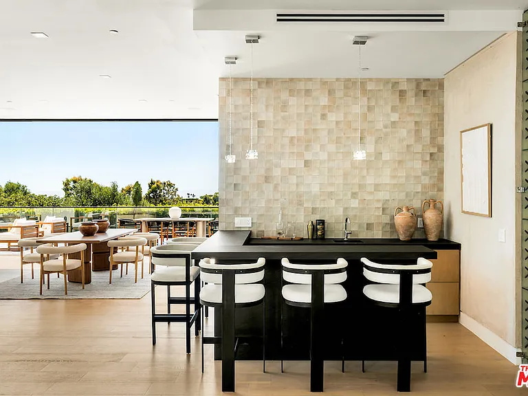 5931 Kanan Dume Rd — Photo 24
