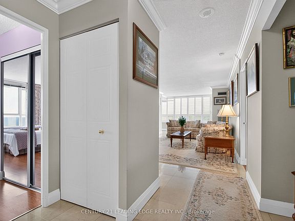 5th image of 33 Weldrick Rd E #1011