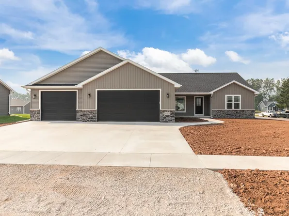 W5875 Roundstone Pl, Menasha, WI 54952
