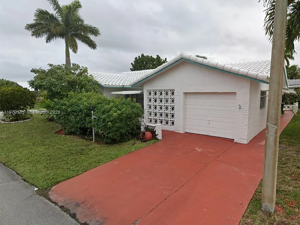 7516 NW 67th Ave