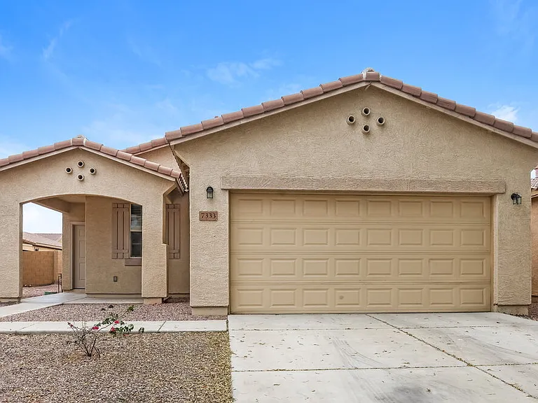 7333 W Saint Catherine Ave — Photo 1