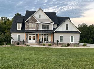 1356 W Crossing Dr, Forest, VA 24551
