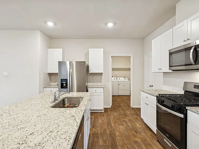4550 Meerkat Dr — Photo 9