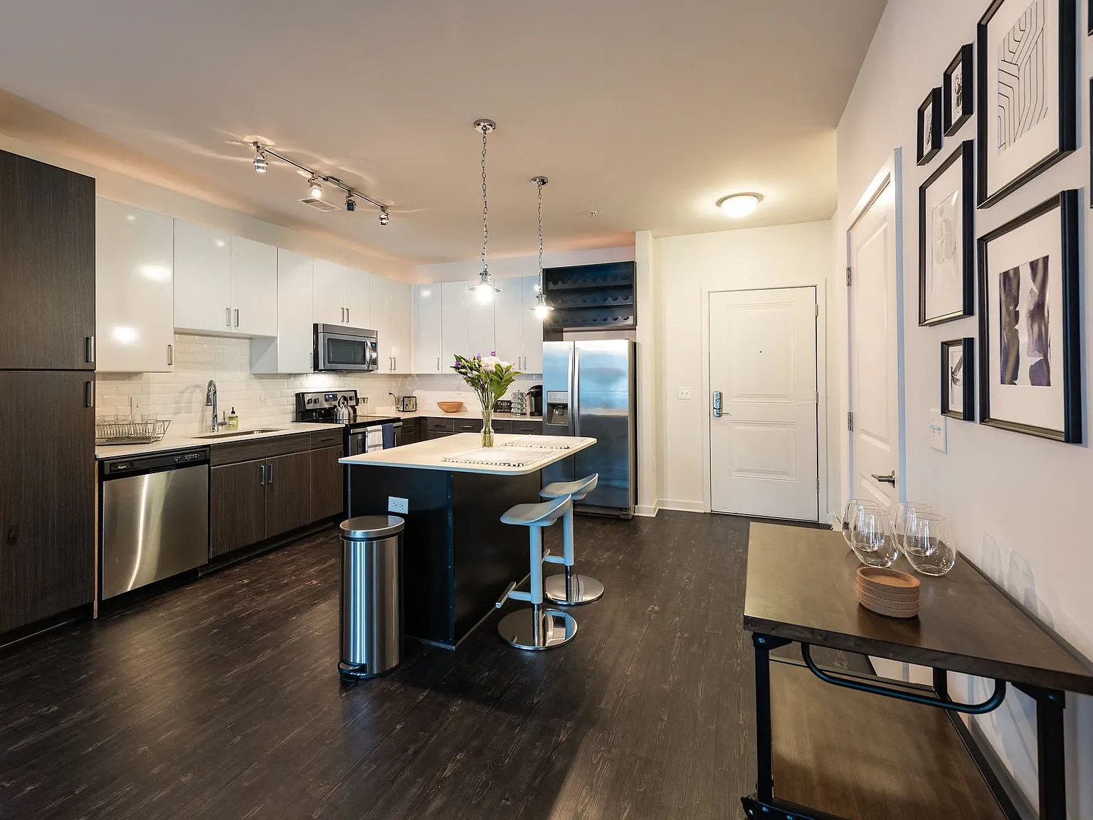 Station R Apartments — Photo 3