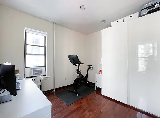 Rented by Kahen Properties | media 18