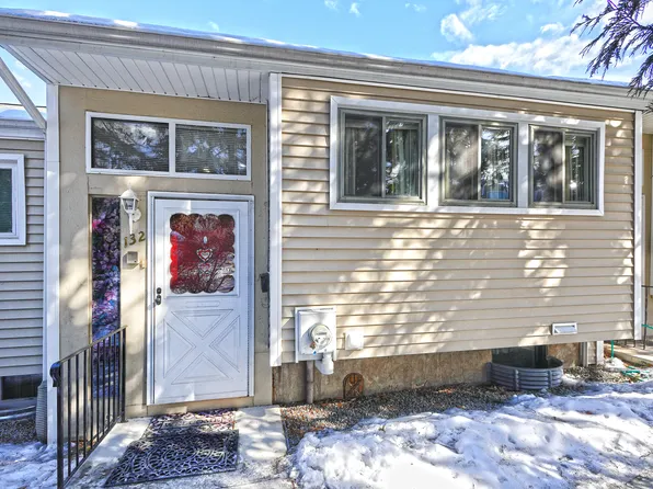 132 Shepards Knoll Drive, Hamden, CT 06514