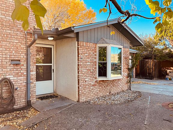 Front private entryway