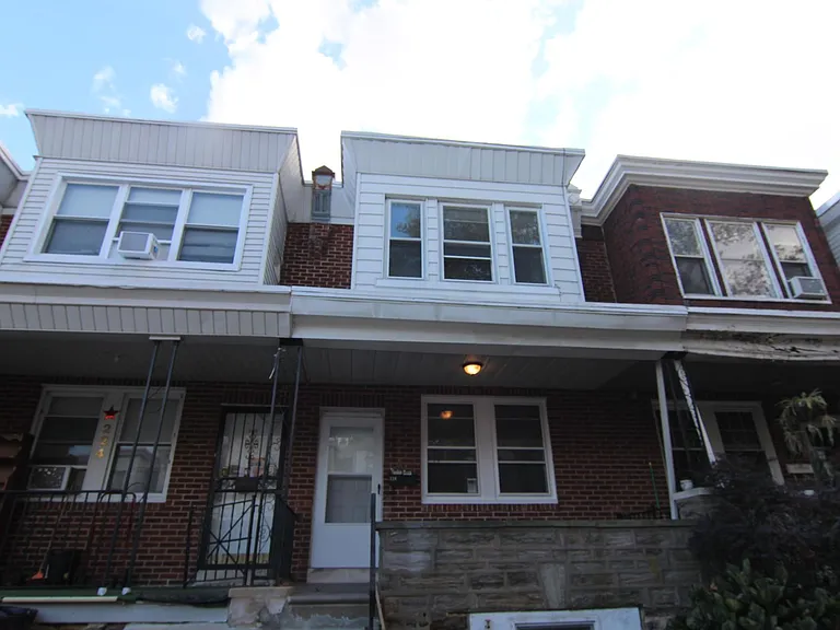 226 Linton St — Photo 1