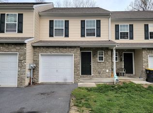 114 Park Place Cir, Womelsdorf, PA 19567