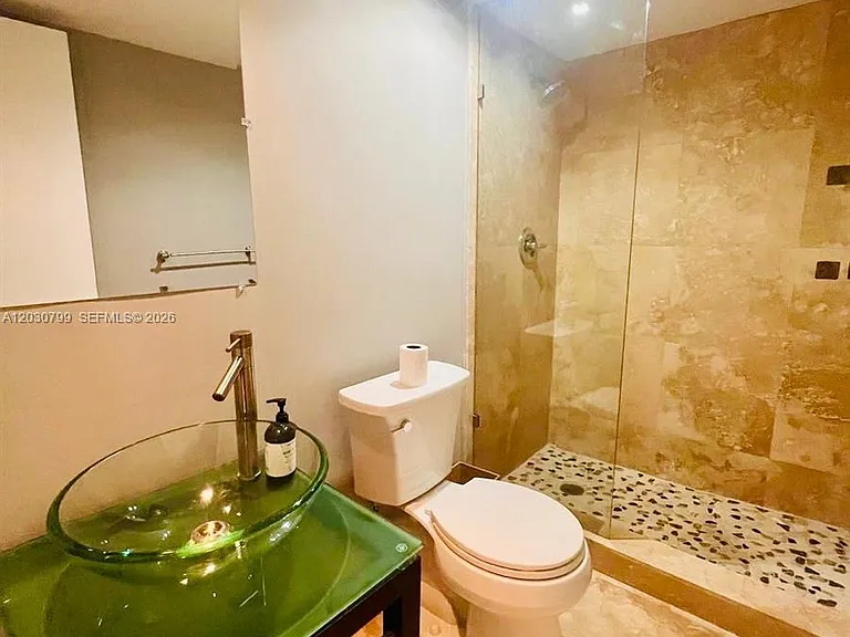 600 NE 36th St #417 — Photo 11