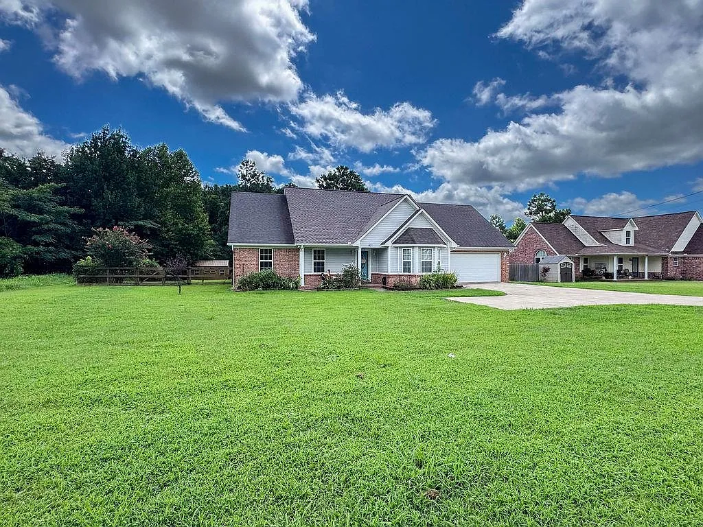 4 bed, 2.0 bath, $2,350 — Photo 4