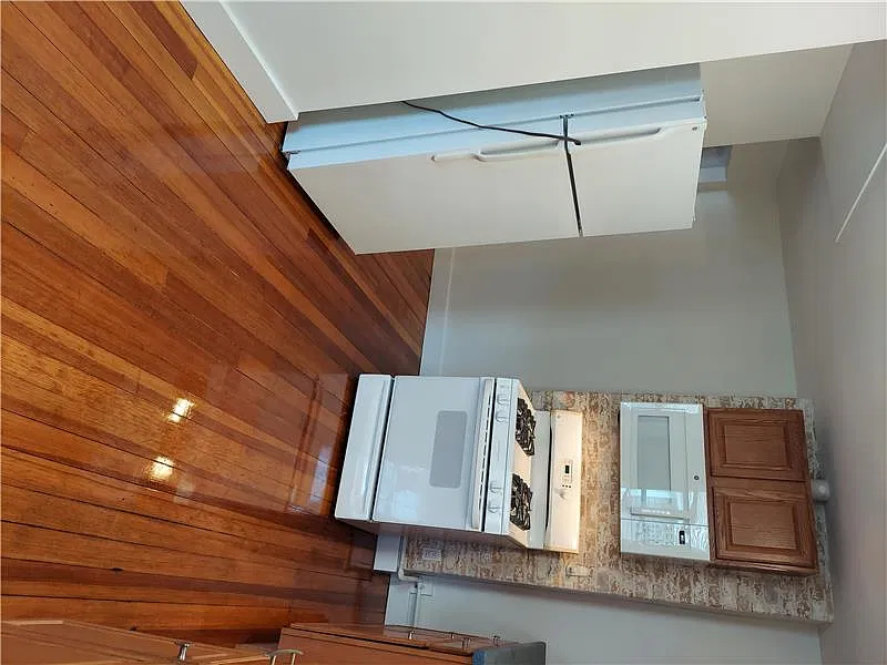 1 bed, 900 sqft, $1,995 — Photo 4
