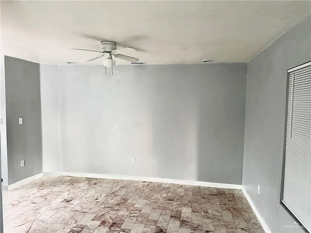 3 bed, 1.0 bath, 1212 sqft, $1,100 — Photo 3