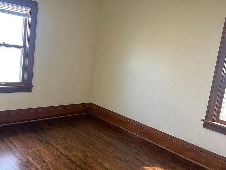 903 Newton Ave N — Photo 8