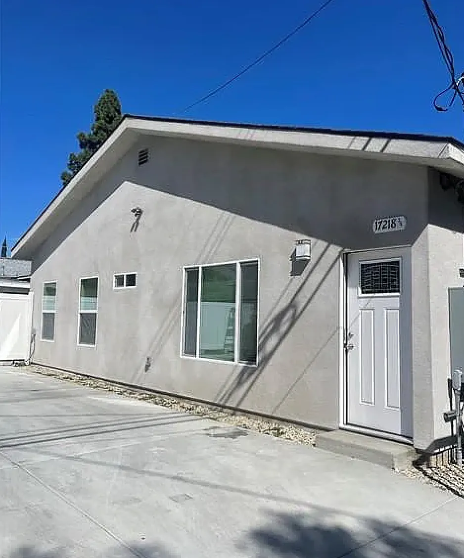 2 bed, 2.0 bath, 900 sqft, $2,790 — Photo 1