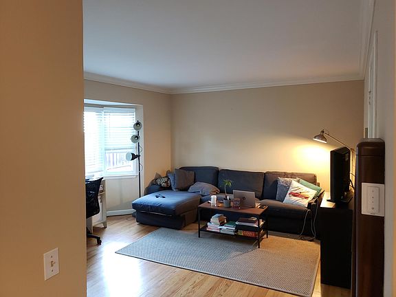5th image of 886 Roble Ave #2