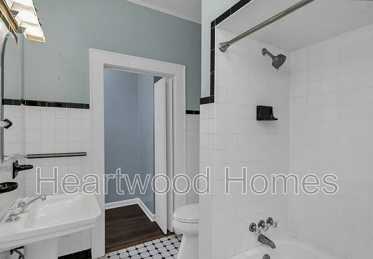 2417 Clark St #B — Photo 33