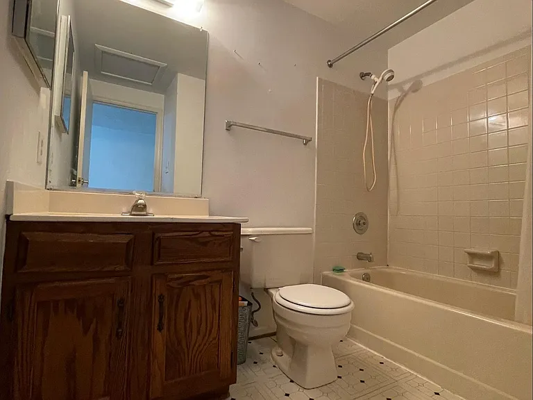 2nd Floor Bathroom