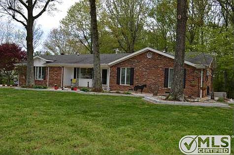 1st image of 206 Oakwood Trl