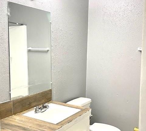 2nd image of 4515 Oxford St #6