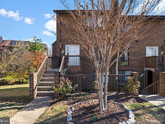 2nd image of 3085 Hawthorne Dr NE #3085