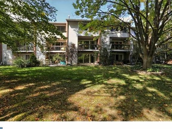 2nd image of 6 Mallow Pl