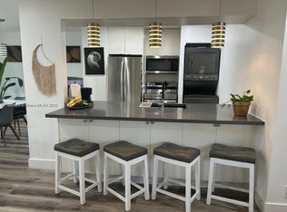 365 SW 86th Ave APT 204, Pembroke Pines, FL 33025