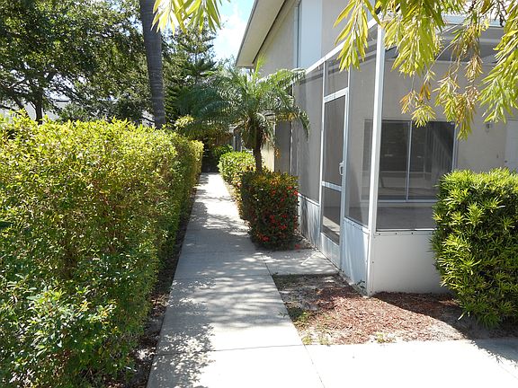 2nd image of 1544 N Lawnwood Cir