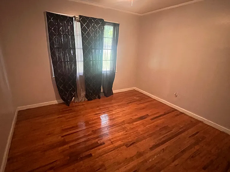 182 N Main St SW — Photo 9