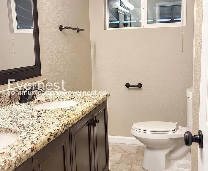226 Columbine Ct — Photo 12