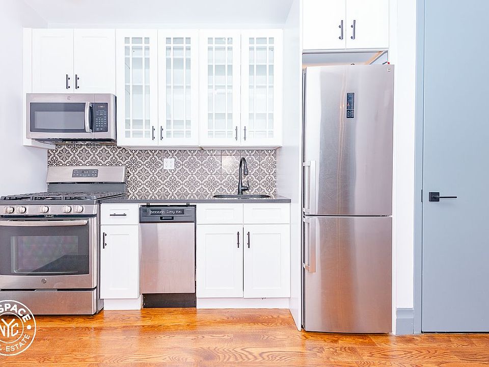 1st image of 262 Sullivan Pl #4CX