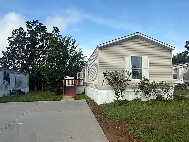127 Guadalupe St — Photo 1